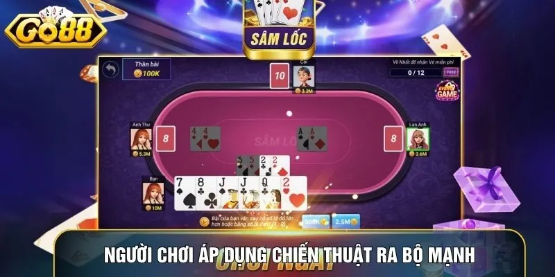 Người chơi áp dụng chiến thuật ra bộ mạnh và quan sát đối thủ trong Sâm Lốc Go88